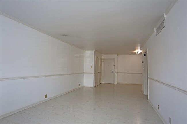 Building Photo - 2601 Bellefontaine
