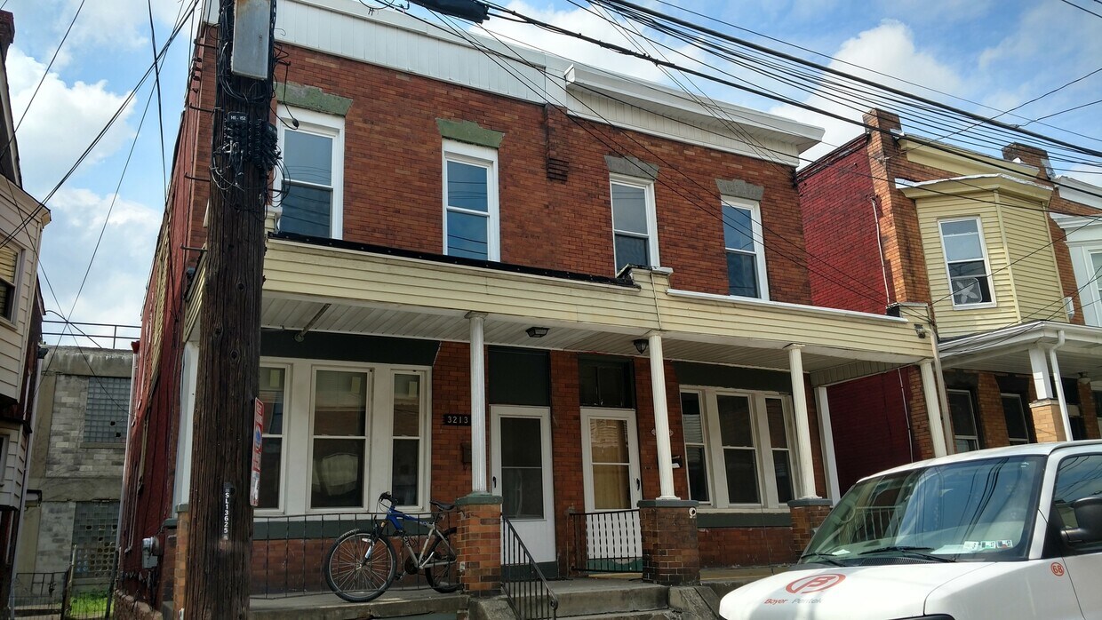 Primary Photo - 4 Bedroom House in Oakland August 15th Mov...