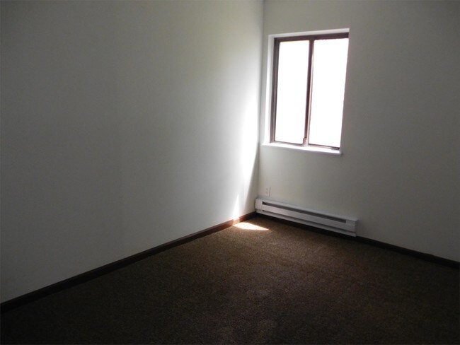 Building Photo - 685 King St