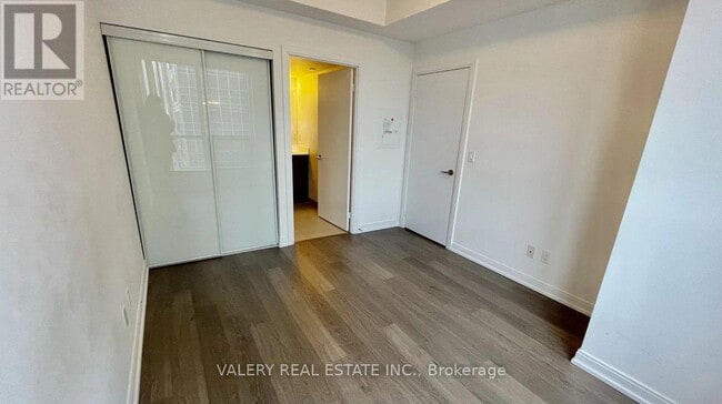 Building Photo - 255 Village Green Square