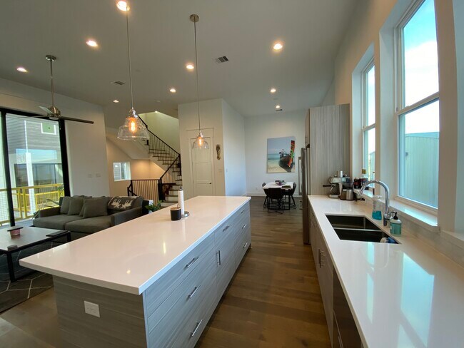 Foto del edificio - 1215 Hickory St