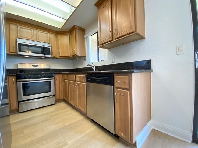 Foto del edificio - 2 Bedroom, 2 Bath, Downstairs Condo!