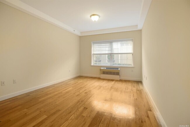 Building Photo - 150-31-150-12 12th Ave