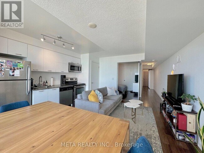 Photo du bâtiment - 38 Joe Shuster Way