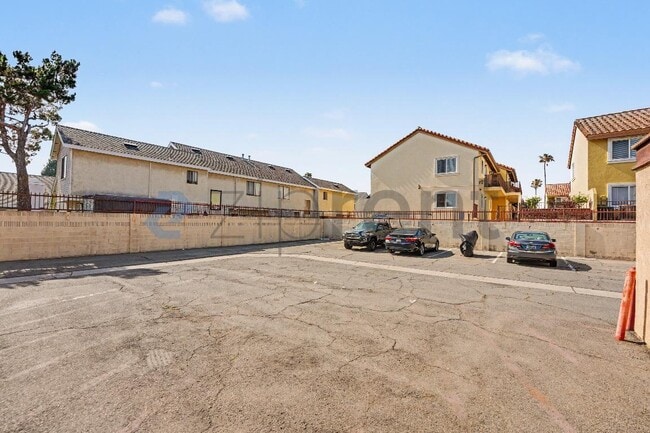Building Photo - Unit 9