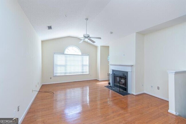 Foto del edificio - 709 Spring Heights Ln