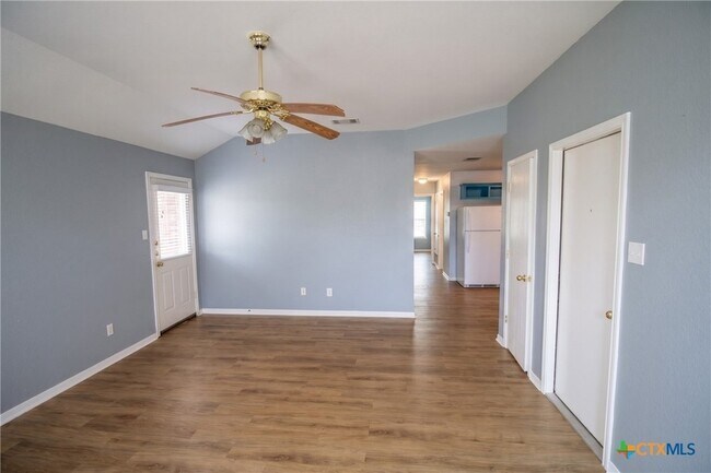 Foto del edificio - 4107 Primrose Dr