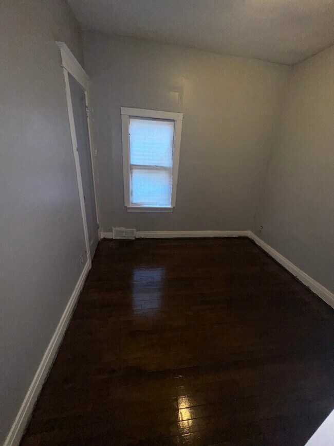 Building Photo - 10453 S Wabash Ave