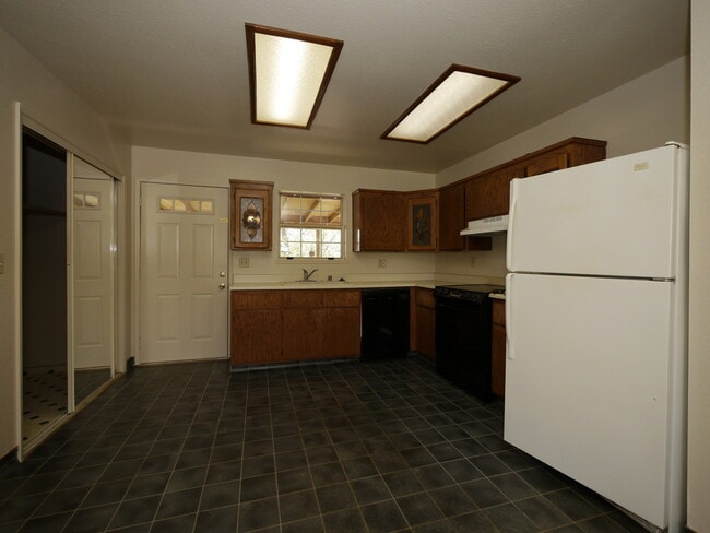 Building Photo - 41 Veterans Ln