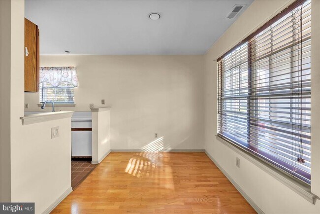 Building Photo - 376 Tavistock Rd
