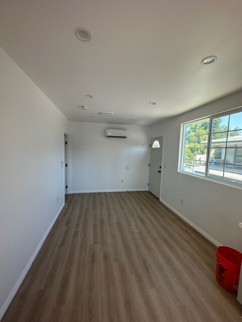 Primary Photo - 15533 Septo St