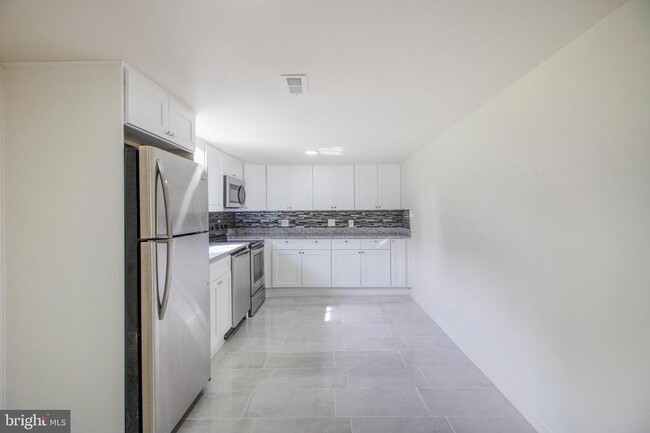 Building Photo - 11904 Robinwood Dr