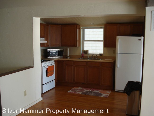 Building Photo - 2 br, 1 bath House - 8245 A Lake Shore Dr