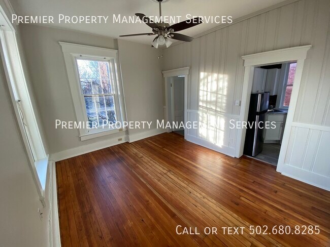 Building Photo - Newly renovated studio in Old Louisville!