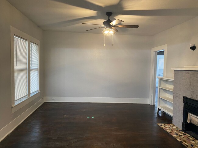 Building Photo - CHARMING 3-BEDROOM HOME IN TOBIN HILL