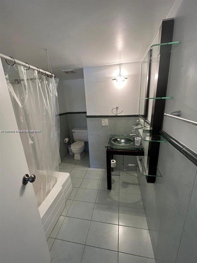 Foto del edificio - 2345 NE 135th St