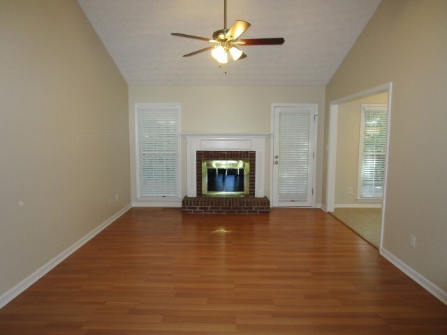 Foto del edificio - 73 Maplelake Ct