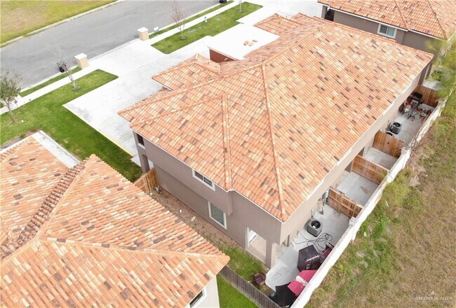 Foto del edificio - 1204 E Pineridge Ave