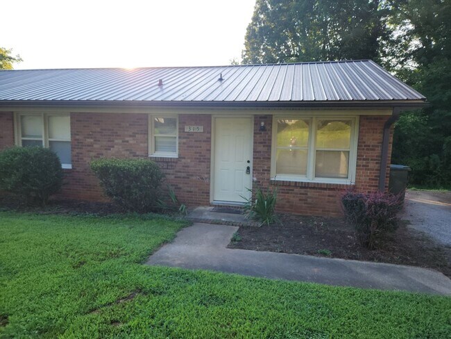 Foto del interior - Raeford Ave Apartments