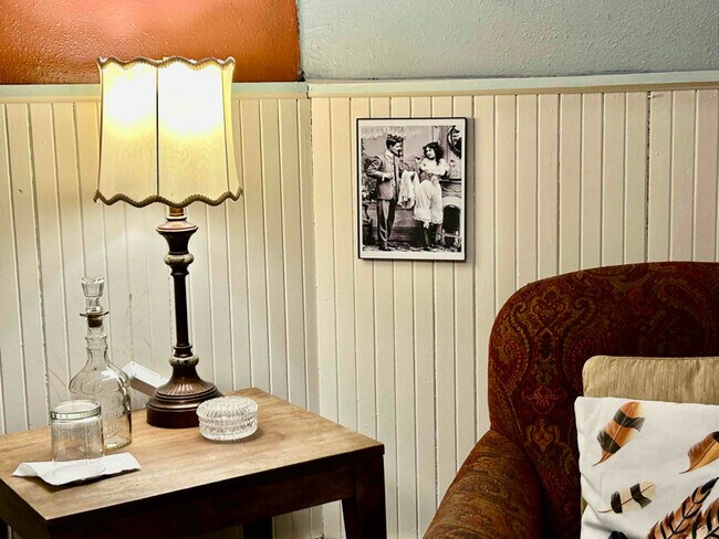 Foto del edificio - 1 Bedroom Furnished Bunkhouse