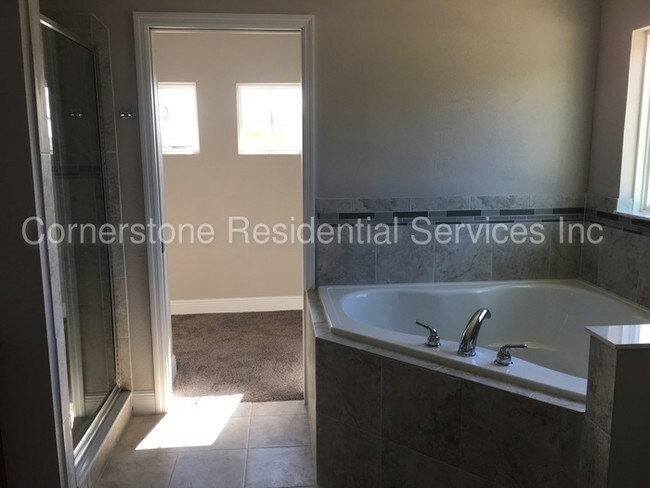 Foto del edificio - 1298 Salisbury Dr