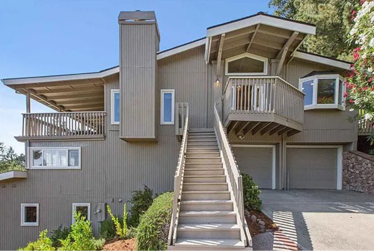 Foto principal - Private, Newly Remodeled 4 Bedroom 3.5 Bat...