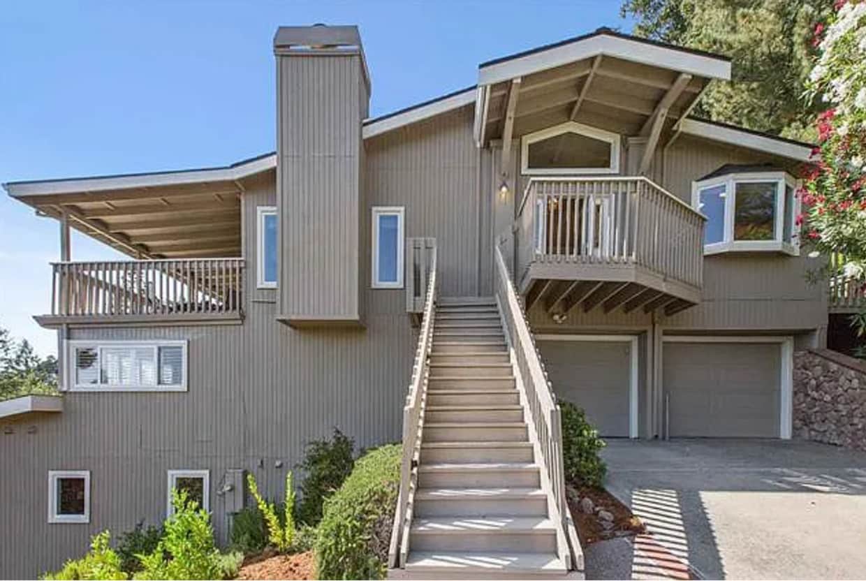 Primary Photo - Private, Newly Remodeled 4 Bedroom 3.5 Bat...