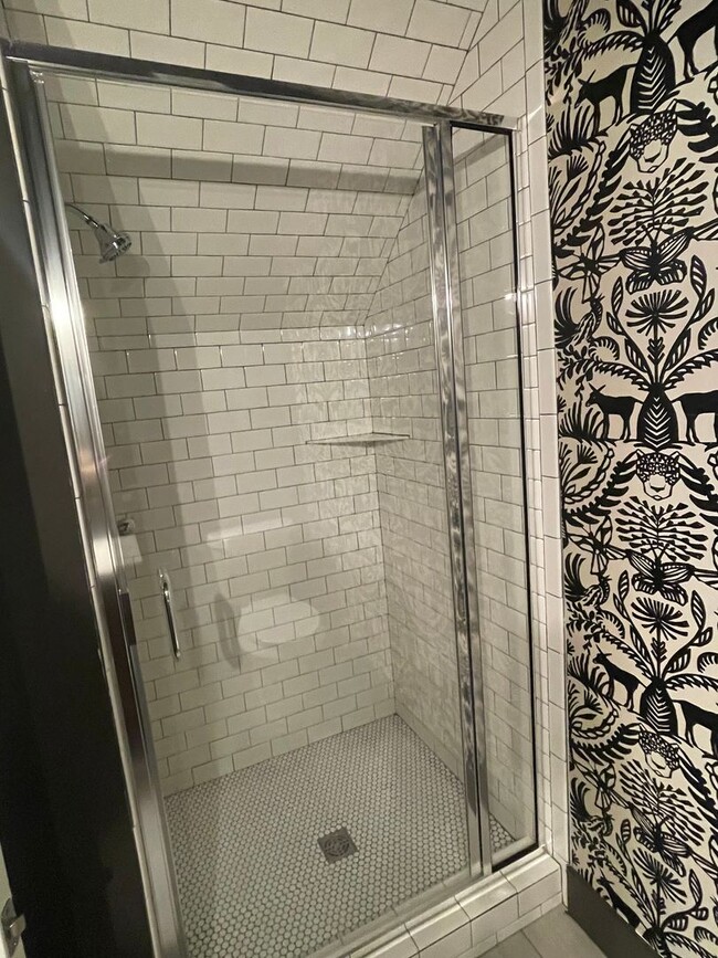 Building Photo - 561A Veritas St