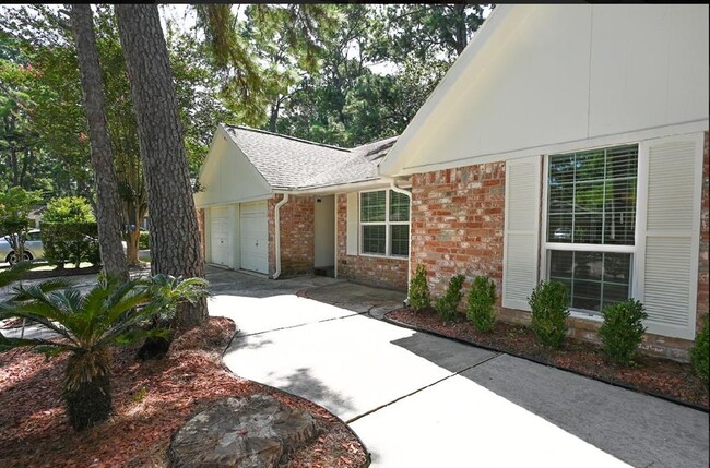 Building Photo - 9515 Ballin David Dr