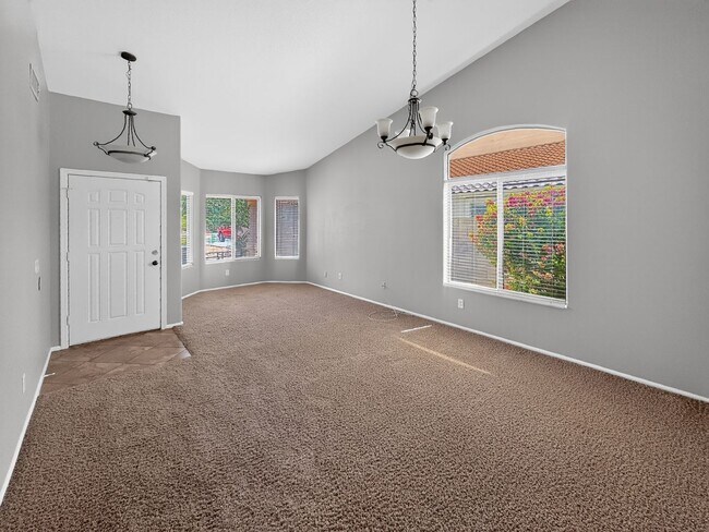 Building Photo - Beautifu;l 4Bed/2.5Bath, Private Pool Home!