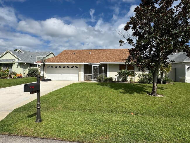 Building Photo - 12872 Meadowbend Dr