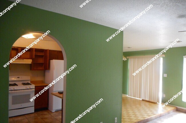 Foto del edificio - Nice 3 Bedrooms, 1 3/4 Bathroom, 2 Car Gar...