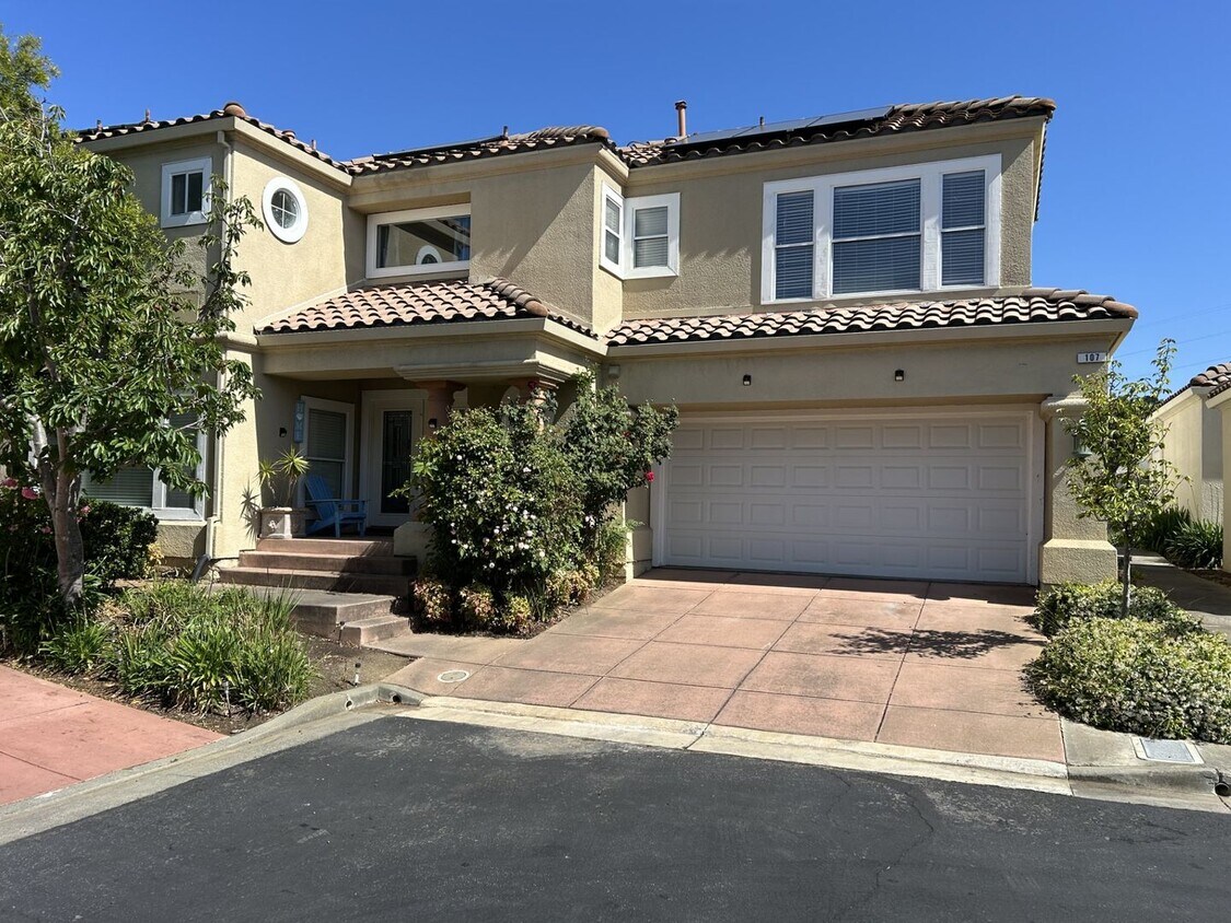 Primary Photo - Desirable Glen Cove Gated Community 3 Bedr...