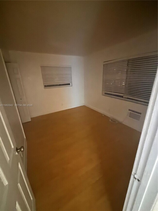 Foto del edificio - 300 SW 4th Ct