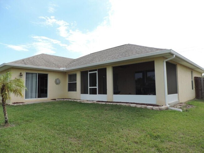 Foto del edificio - 3371 Freedom Ave