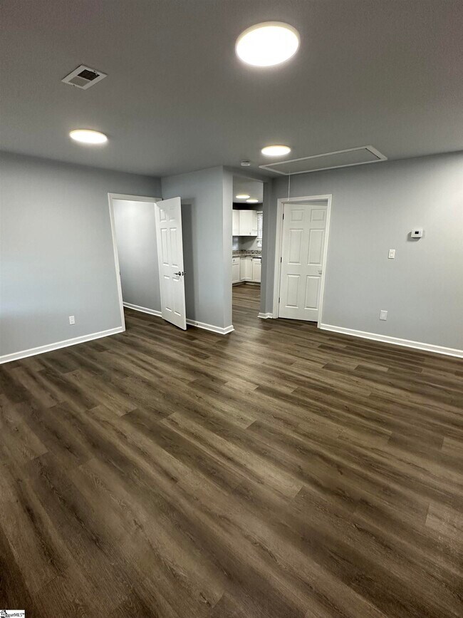 5 Gladys Dr, Greenville, SC 29607