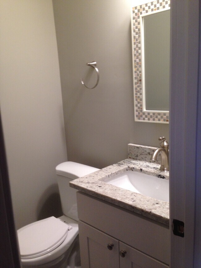 Powder room - 3000 Porter St NW