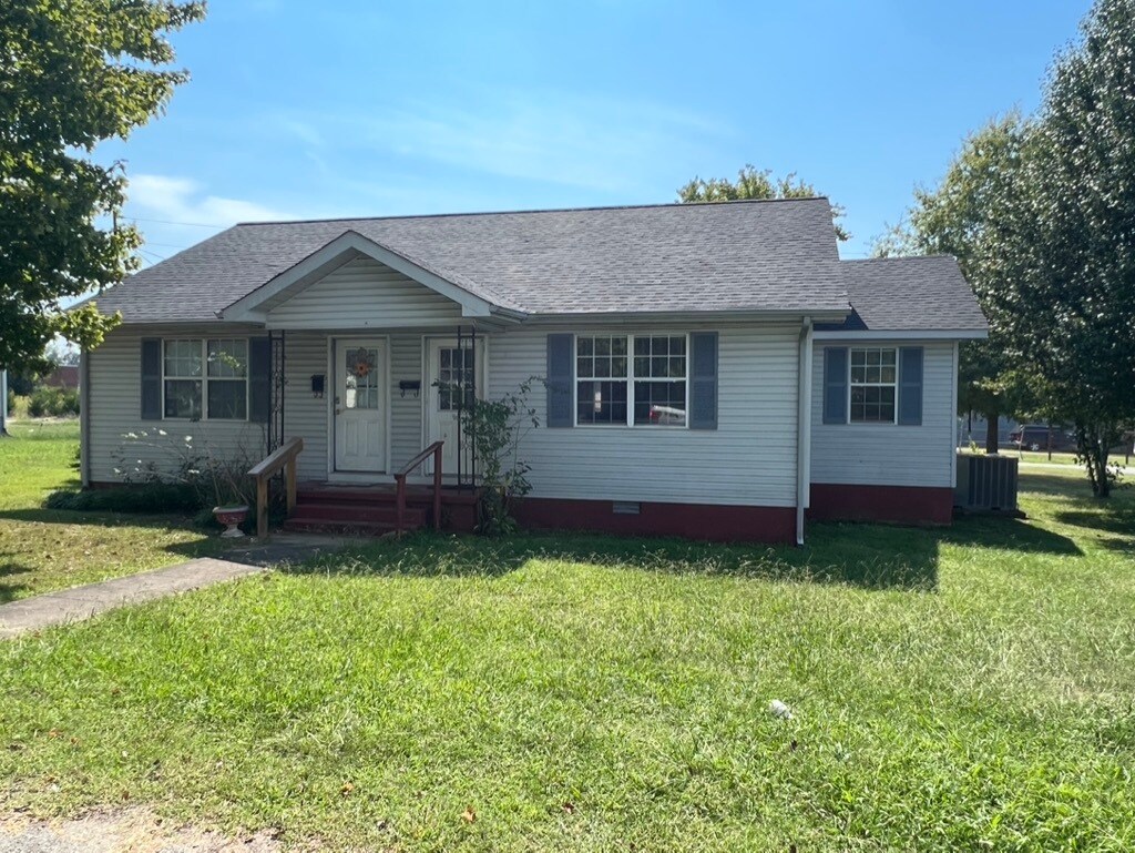 249 Plaza St, Camden, TN 38320 House Rental in Camden, TN