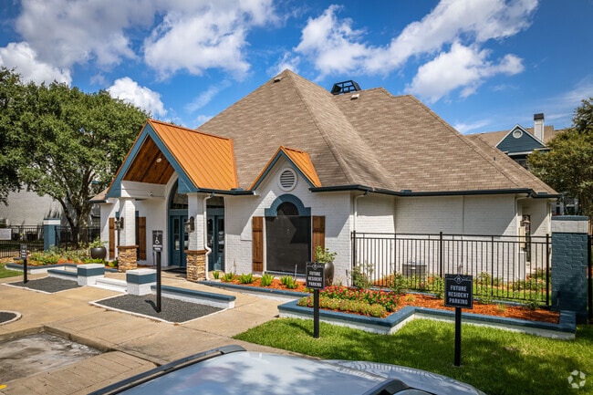 Leasing Office - Derby at Steeplechase