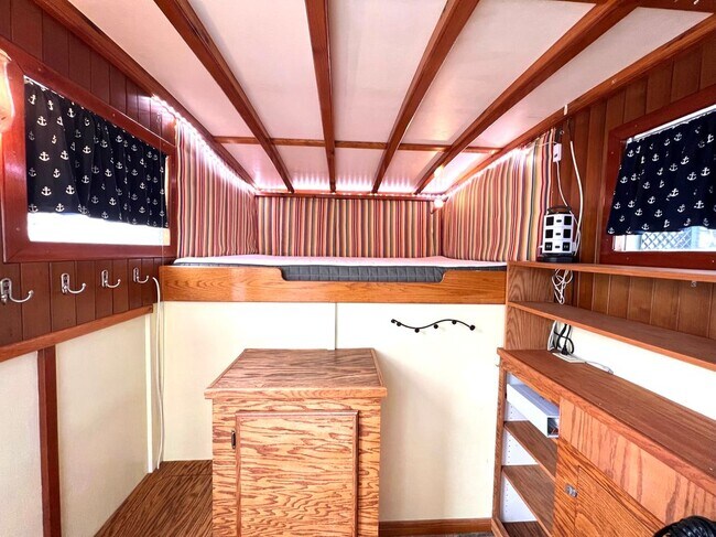 Foto del edificio - 2143 N Northlake Way