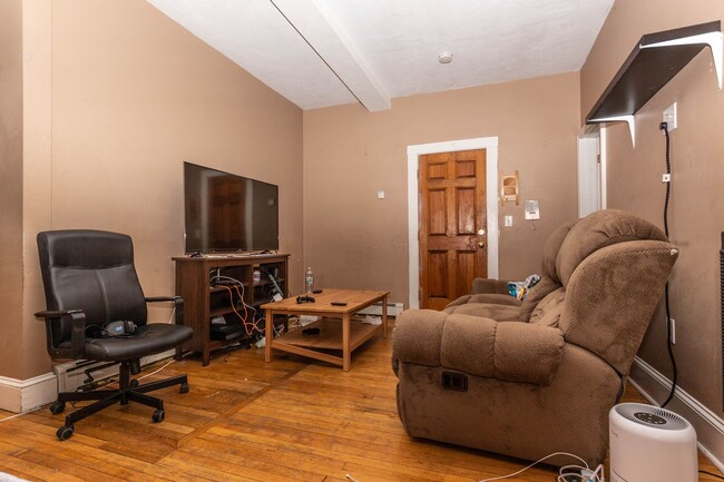 Building Photo - Allston 4bedroom /  1.5bath available September 1st $4700
