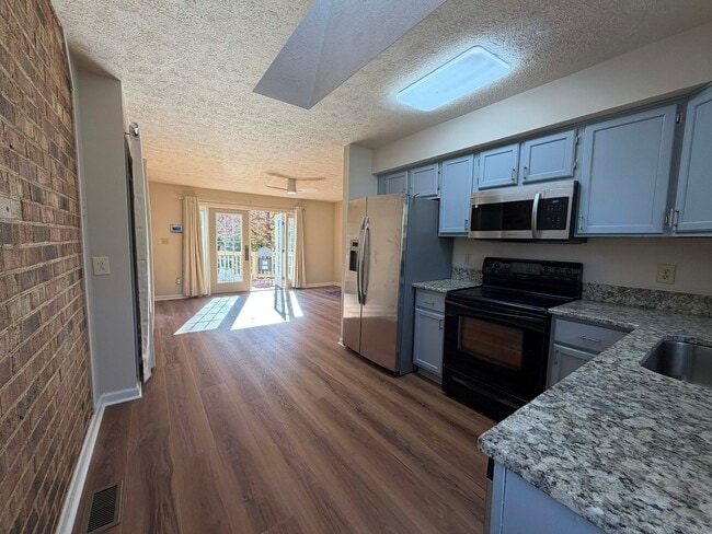 kitchen to LR/entrance - 2721 Linden Ln Apartments