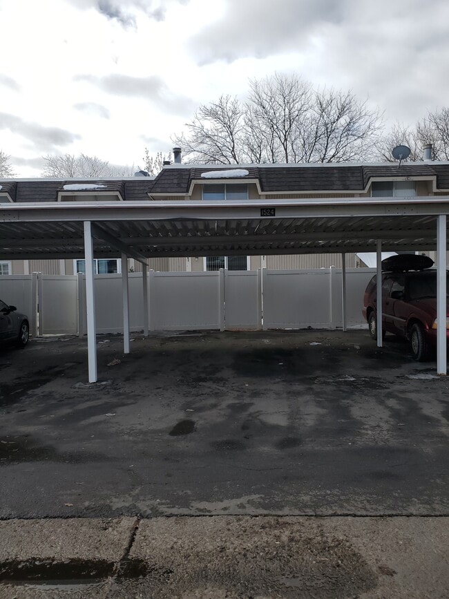 Building Photo - 1524 Falcon Dr