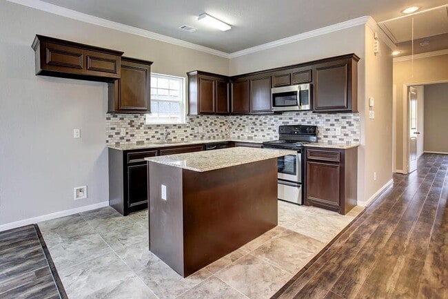 Building Photo - 2523 Kirk St