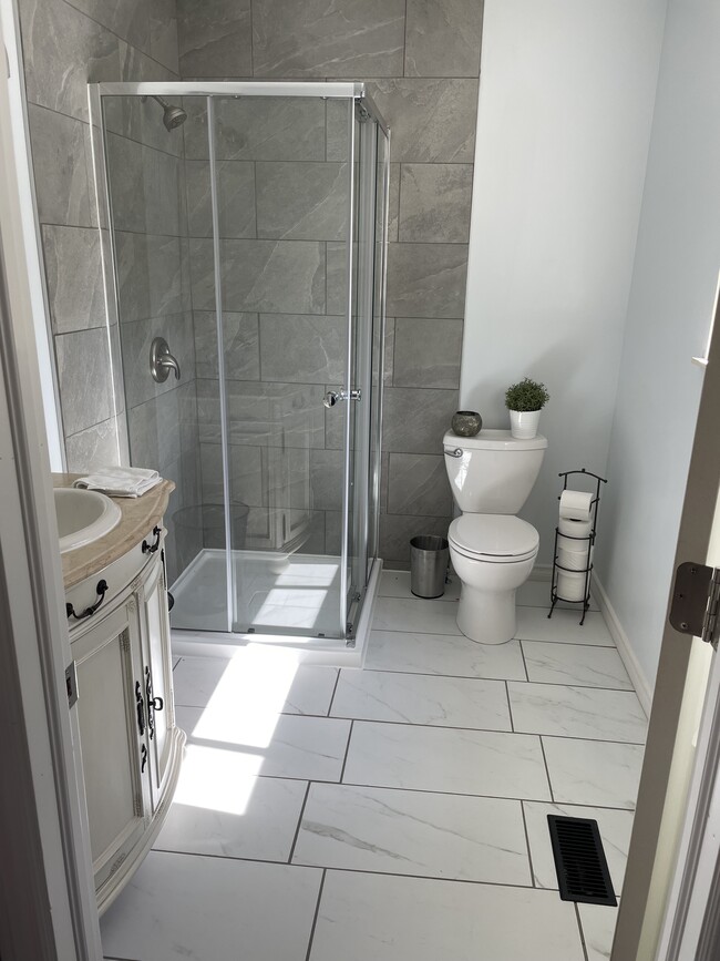 ensuite - 14 Lorraine Crt