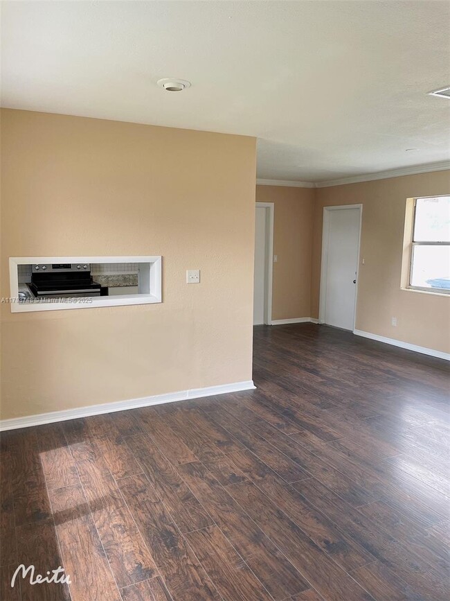 Building Photo - 600 NW 38th Ave