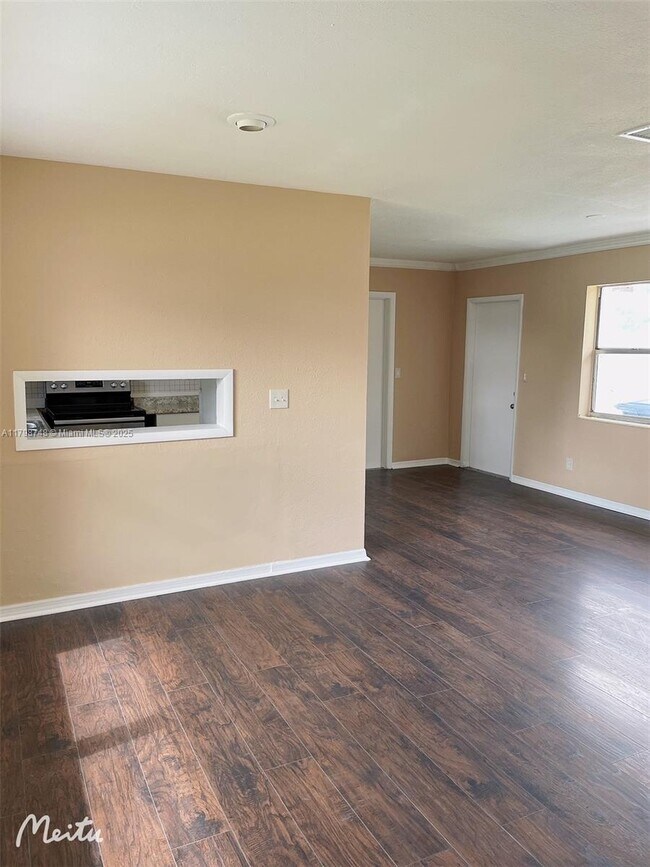 Foto del edificio - 600 NW 38th Ave