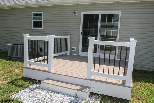 Building Photo - 8 Conover Ln