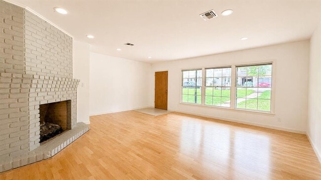Foto del edificio - 405 Ridgewood Rd