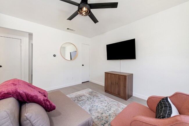 Foto del edificio - 10111 Golden Meadow Dr